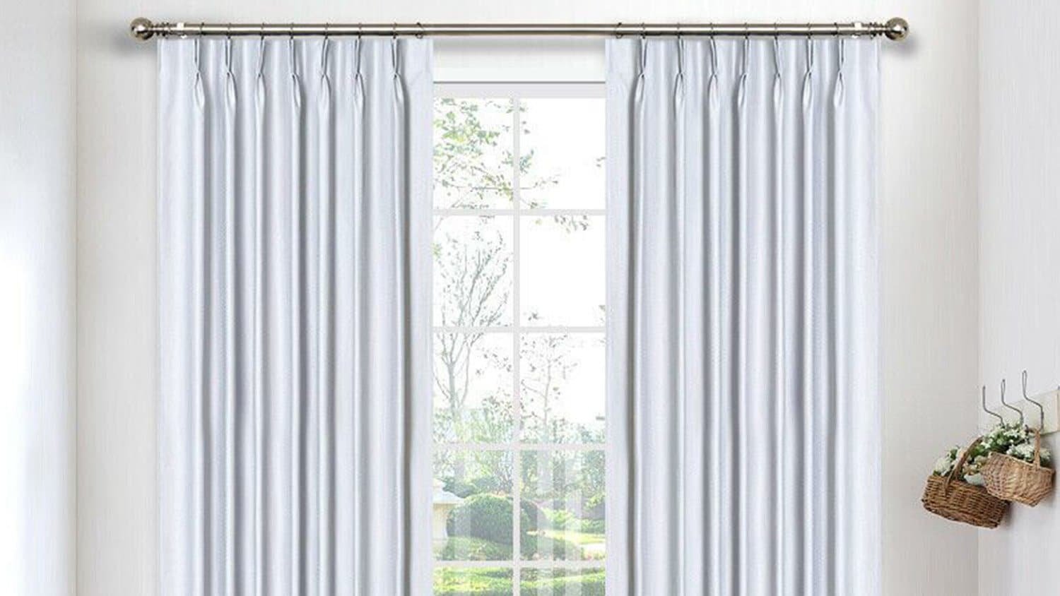 PINCH-PLEATED-CURTAINS